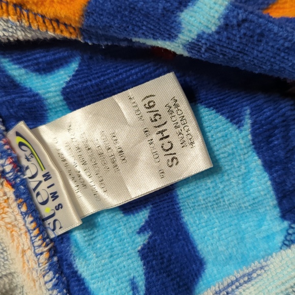 Size 5/6 Terry Cloth Shark Boys Robe - Picture 2 of 2